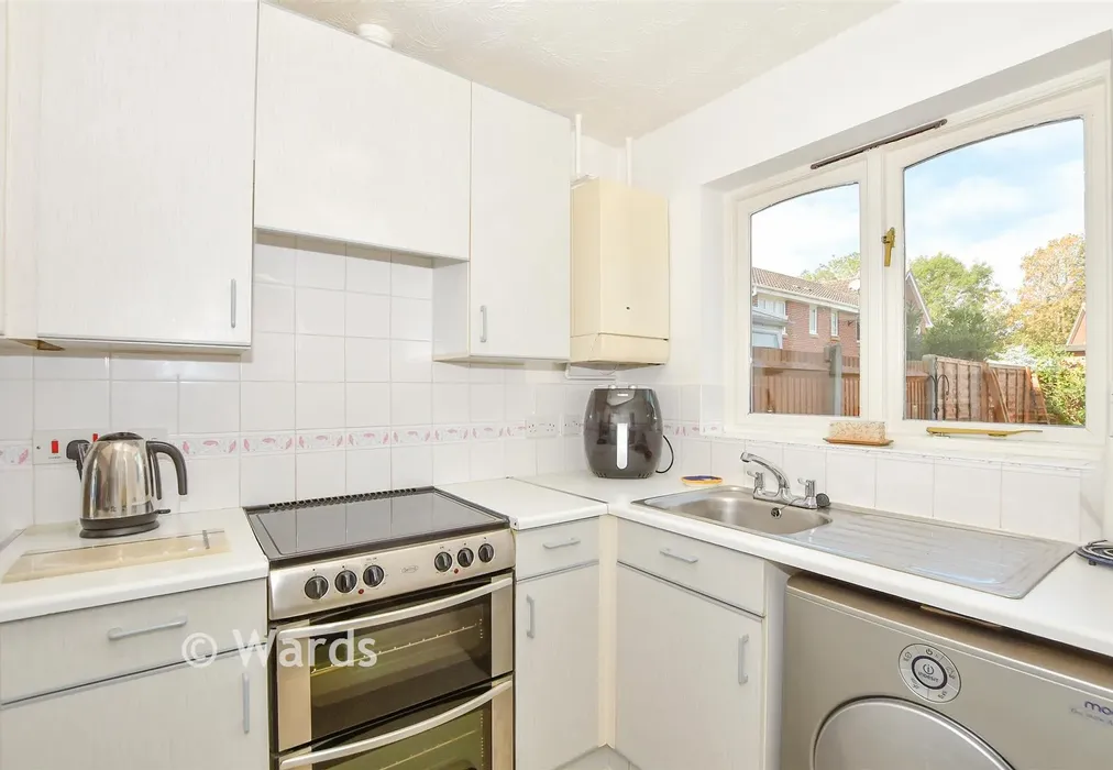 Kitchen - Sunburst Close, Marden, Kent - Wards of Kent