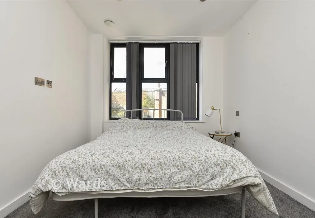 Bedroom 1 - Queensbridge Drive, Ramsgate, Kent - Wards of Kent