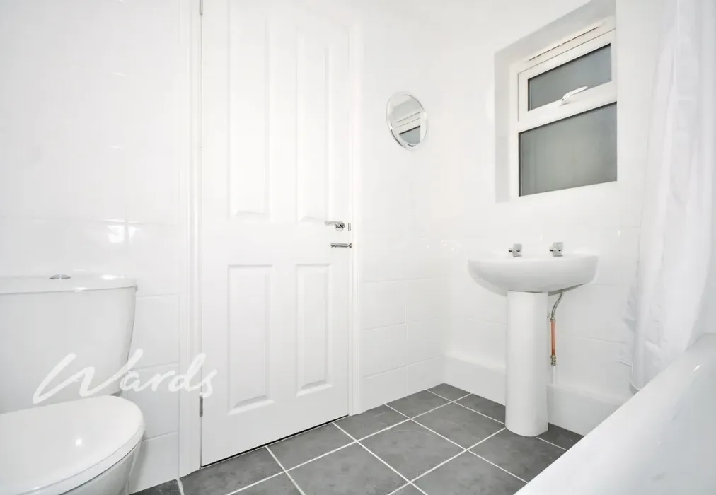 Bathroom - Campbell Road Maidstone ME15 - Wards of Kent