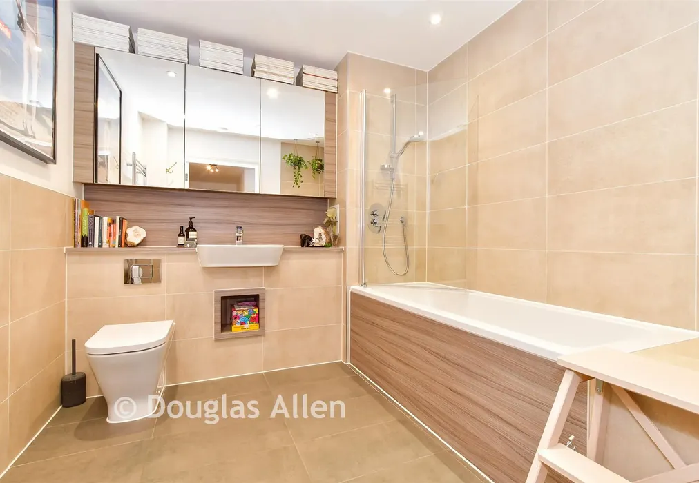 Bathroom - Troubridge Square, Walthamstow - Wards of Kent