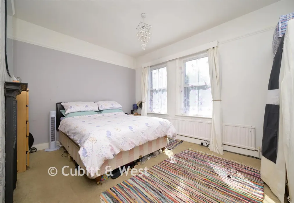 Bedroom 1 - Beechwood Gardens, Caterham, Surrey - Wards of Kent