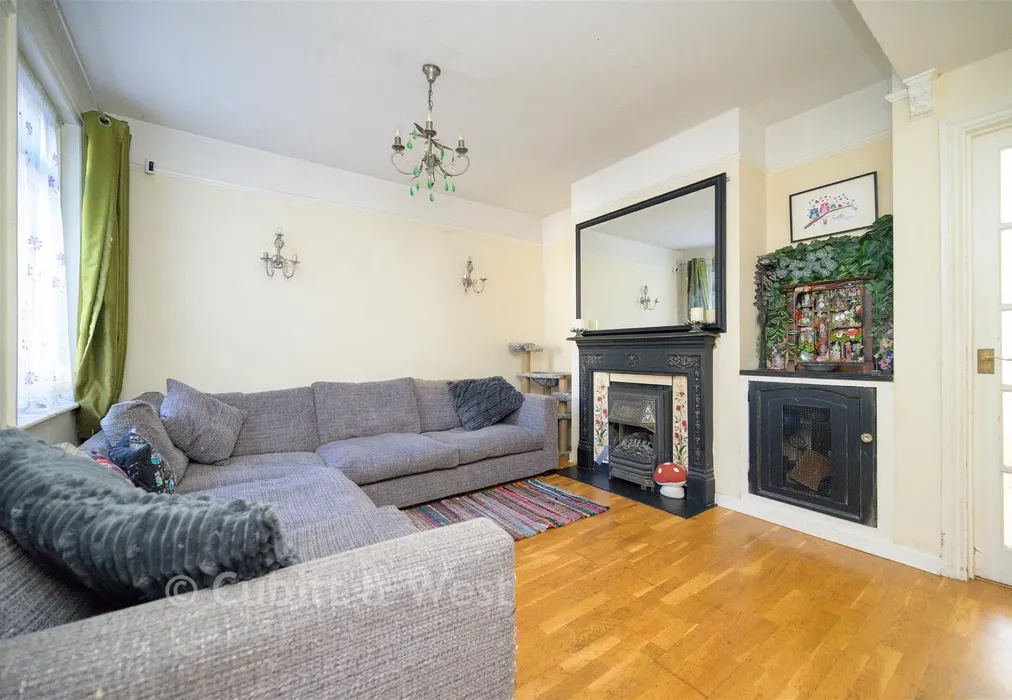 Lounge - Beechwood Gardens, Caterham, Surrey - Wards of Kent