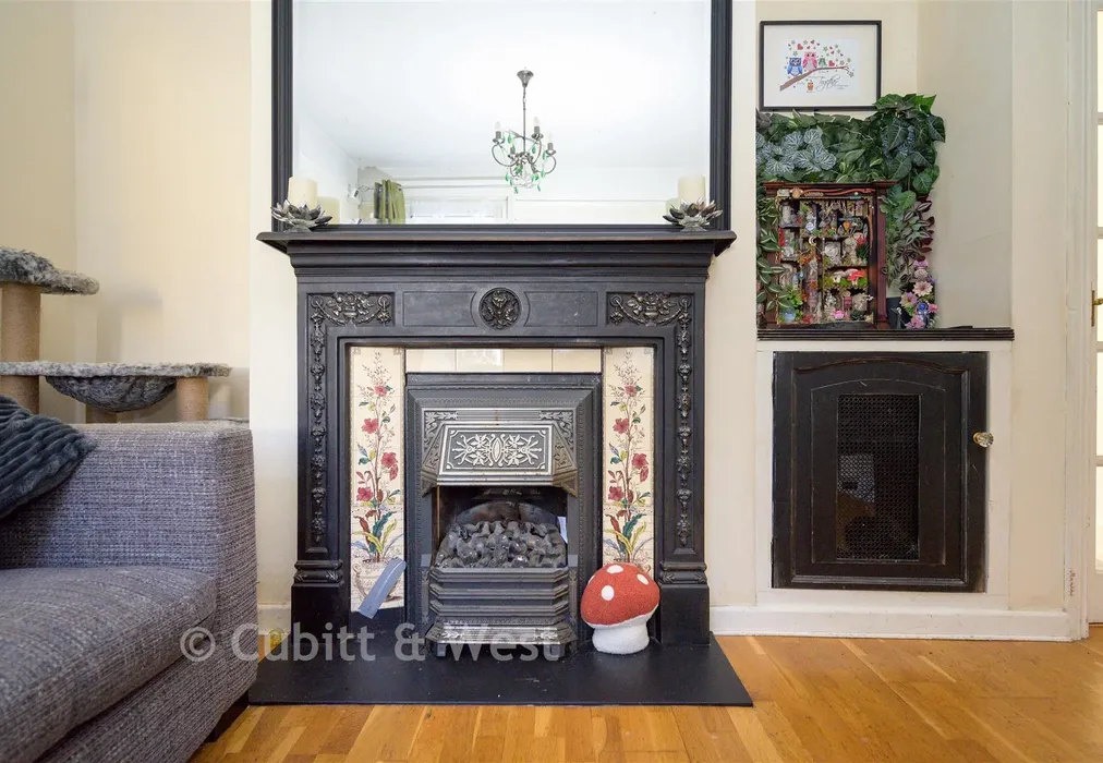 Internal Feature - Beechwood Gardens, Caterham, Surrey - Wards of Kent