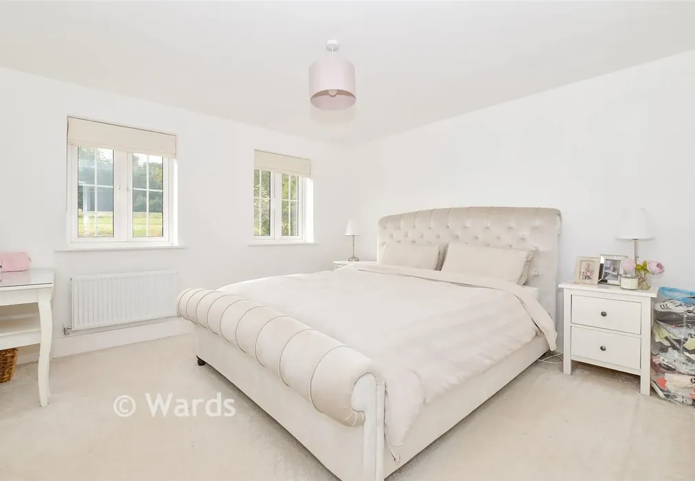 Bedroom 1 - Maddocks Close, Paddock Wood, Tonbridge, Kent - Wards of Kent