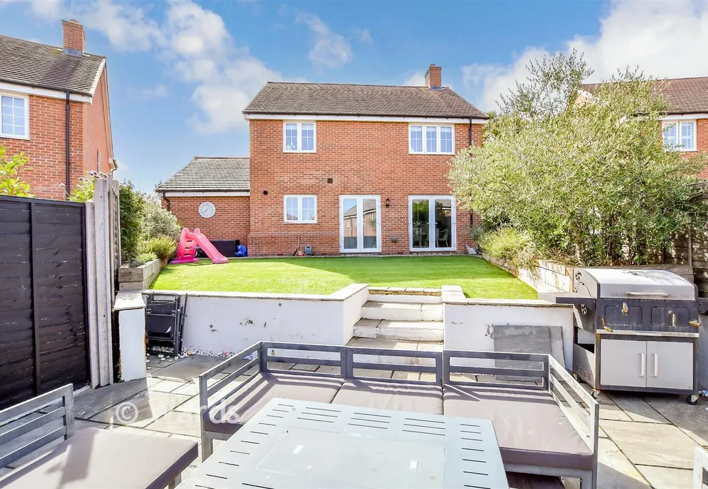 Patio / Decking - Maddocks Close, Paddock Wood, Tonbridge, Kent - Wards of Kent