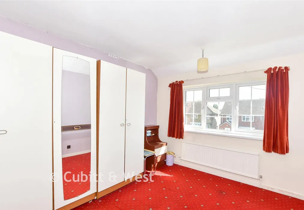 Bedroom 2 - Denchers Plat, Langley Green, Crawley, West Sussex - Wards of Kent