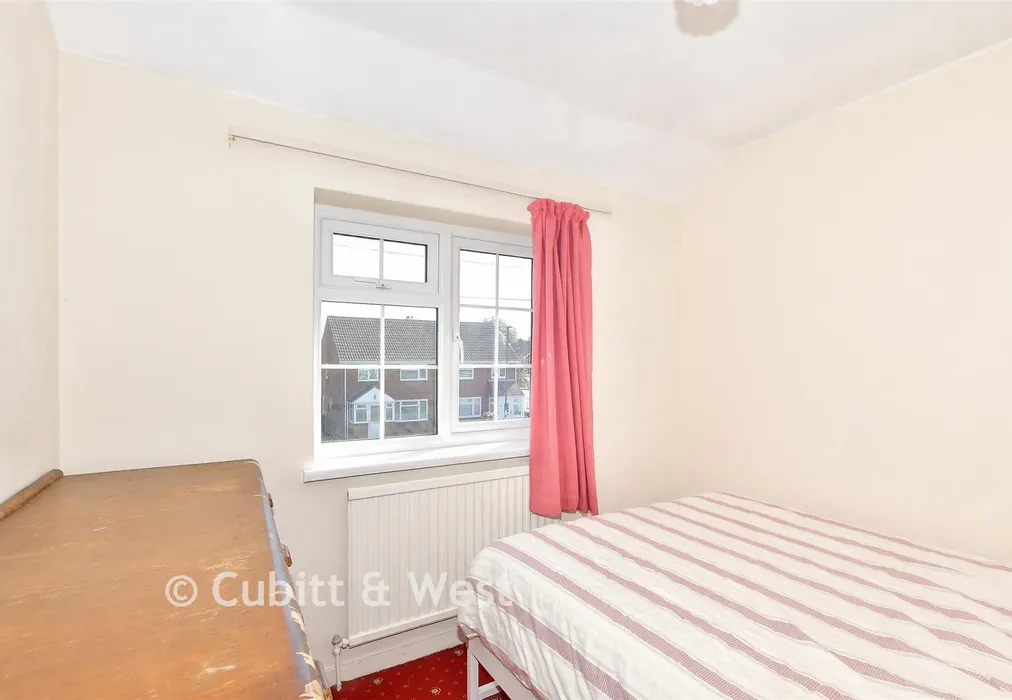 Bedroom 3 - Denchers Plat, Langley Green, Crawley, West Sussex - Wards of Kent