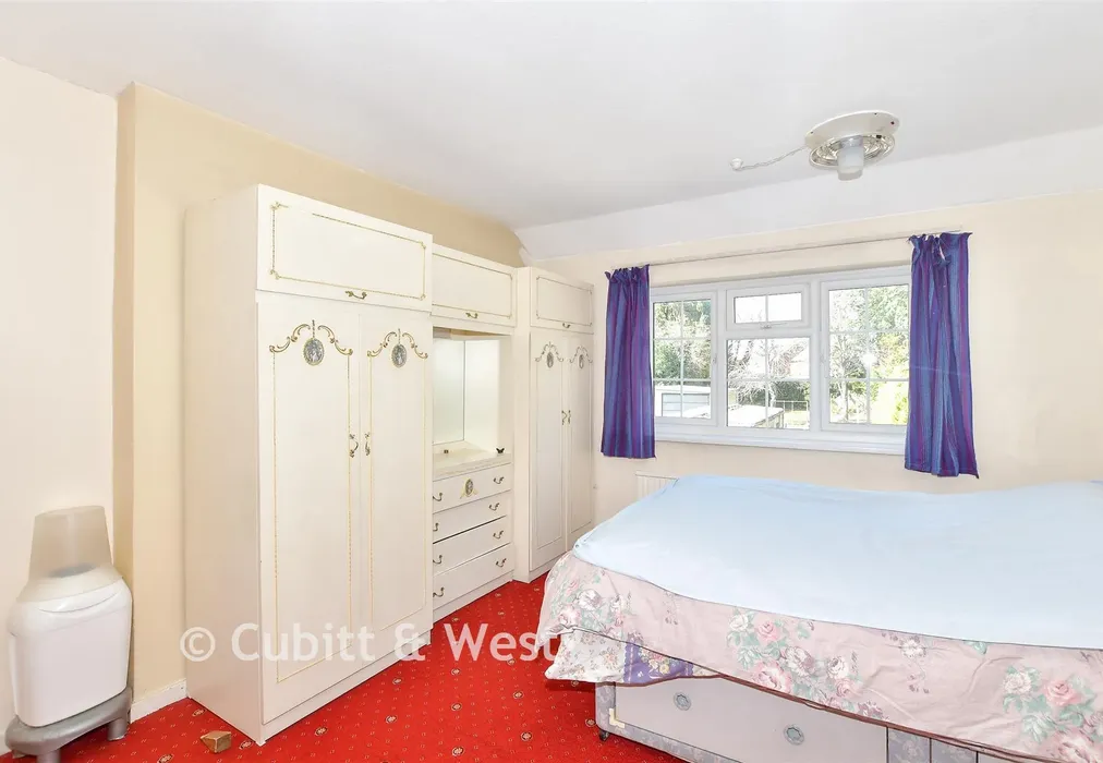 Bedroom 1 - Denchers Plat, Langley Green, Crawley, West Sussex - Wards of Kent