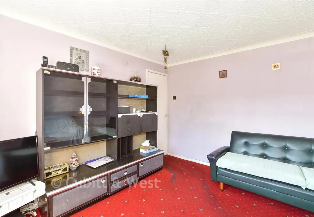 Lounge - Denchers Plat, Langley Green, Crawley, West Sussex - Wards of Kent
