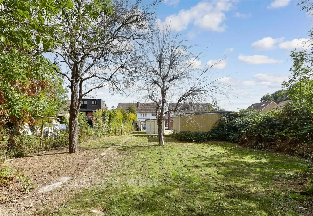 Rear Garden - Denchers Plat, Langley Green, Crawley, West Sussex - Wards of Kent