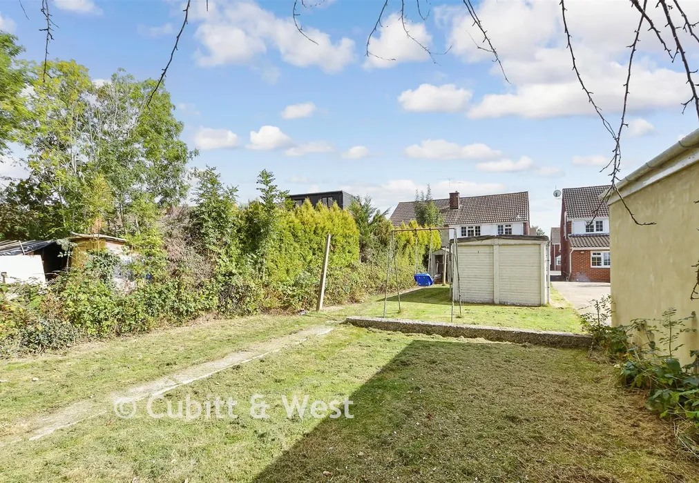 Rear Garden - Denchers Plat, Langley Green, Crawley, West Sussex - Wards of Kent