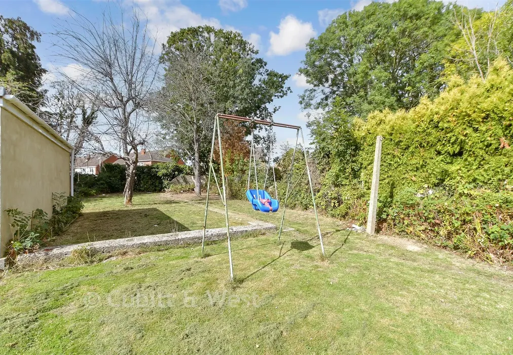 Rear Garden - Denchers Plat, Langley Green, Crawley, West Sussex - Wards of Kent