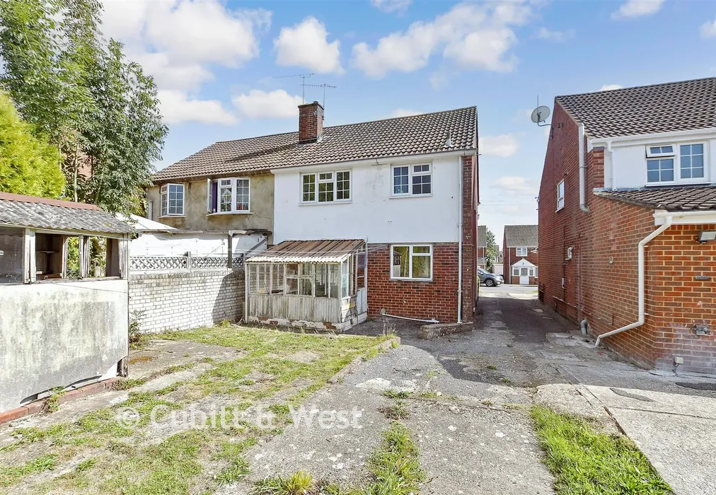 Rear Garden - Denchers Plat, Langley Green, Crawley, West Sussex - Wards of Kent