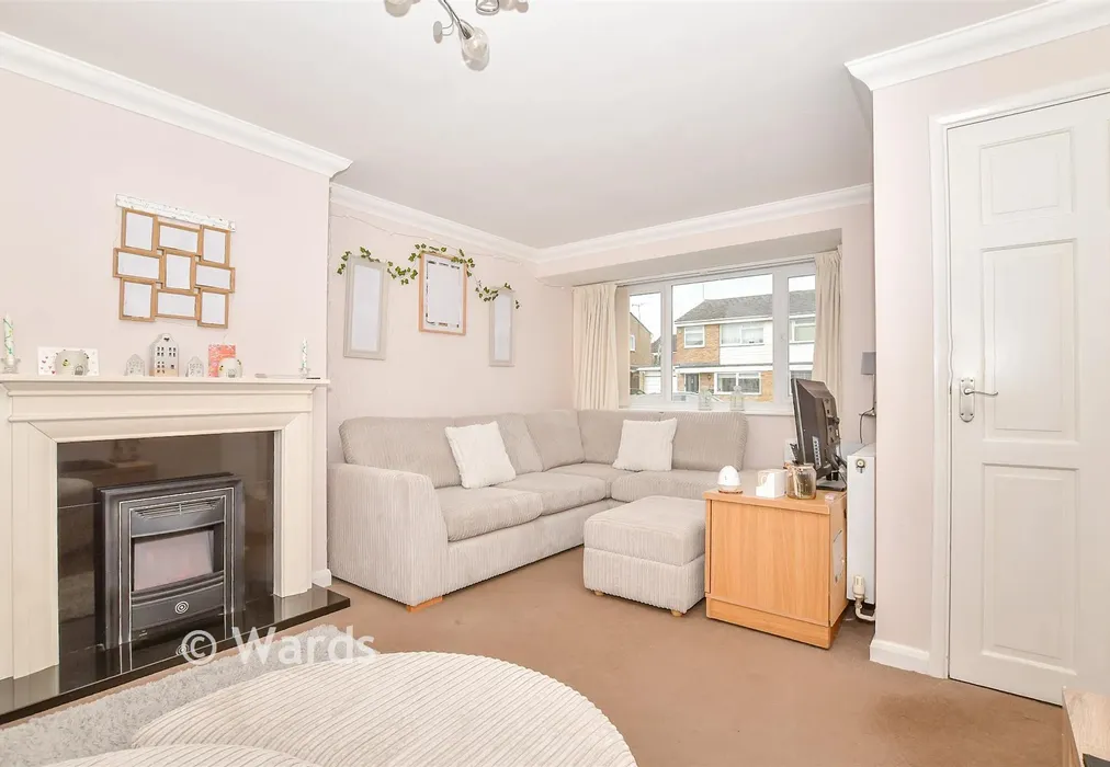 Lounge - Cobbs Close, Paddock Wood, Tonbridge, Kent - Wards of Kent