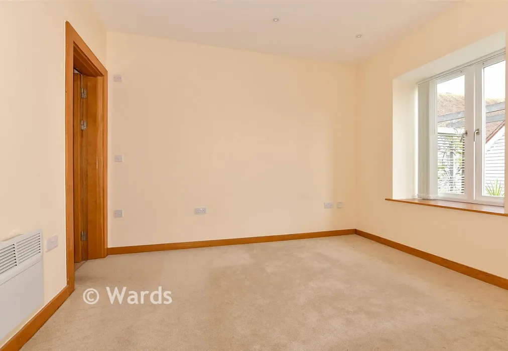 Bedroom 1 - Iron Bar Lane, Canterbury, Kent - Wards of Kent