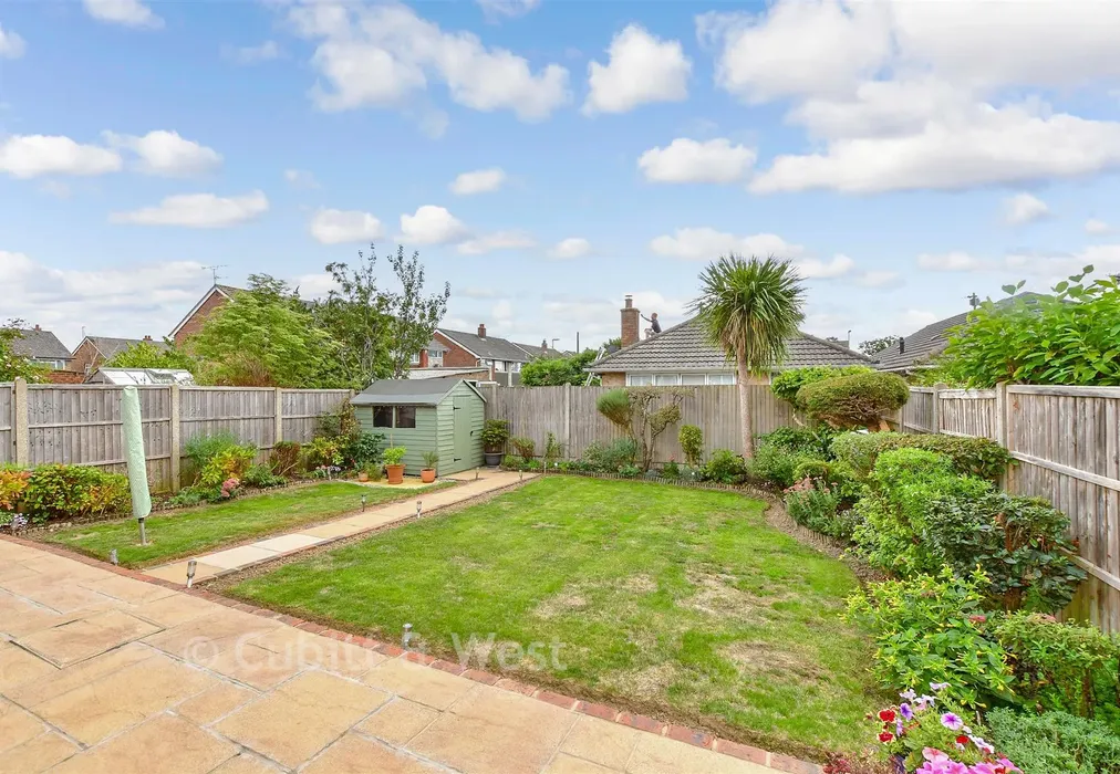 Rear Garden - Southleigh Road, Emsworth, Hampshire - Wards of Kent