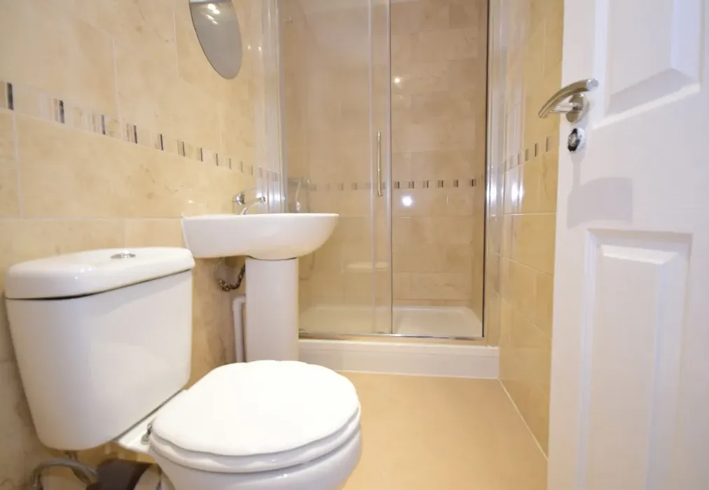shower room - Hillside Avenue Strood ME2 - Wards of Kent