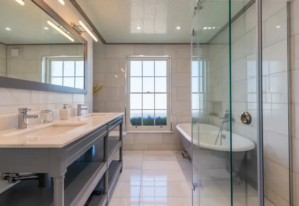 En-Suite - Vale Square Ramsgate CT11 - Wards of Kent