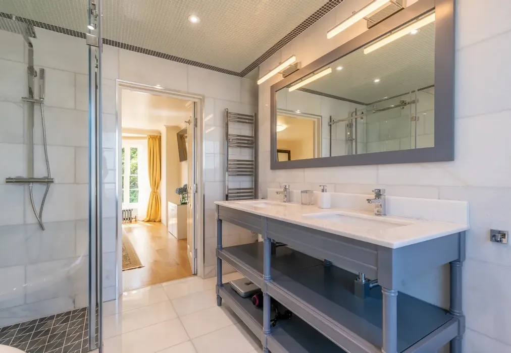 En-Suite - Vale Square Ramsgate CT11 - Wards of Kent