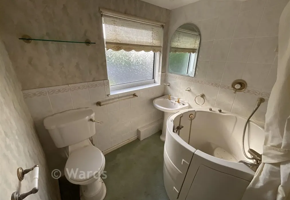 Bathroom - Queensway, Detling, Kent - Wards of Kent