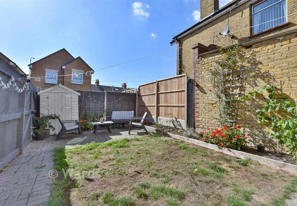 Rear Garden - Frognal Lane, Teynham, Sittingbourne, Kent - Wards of Kent