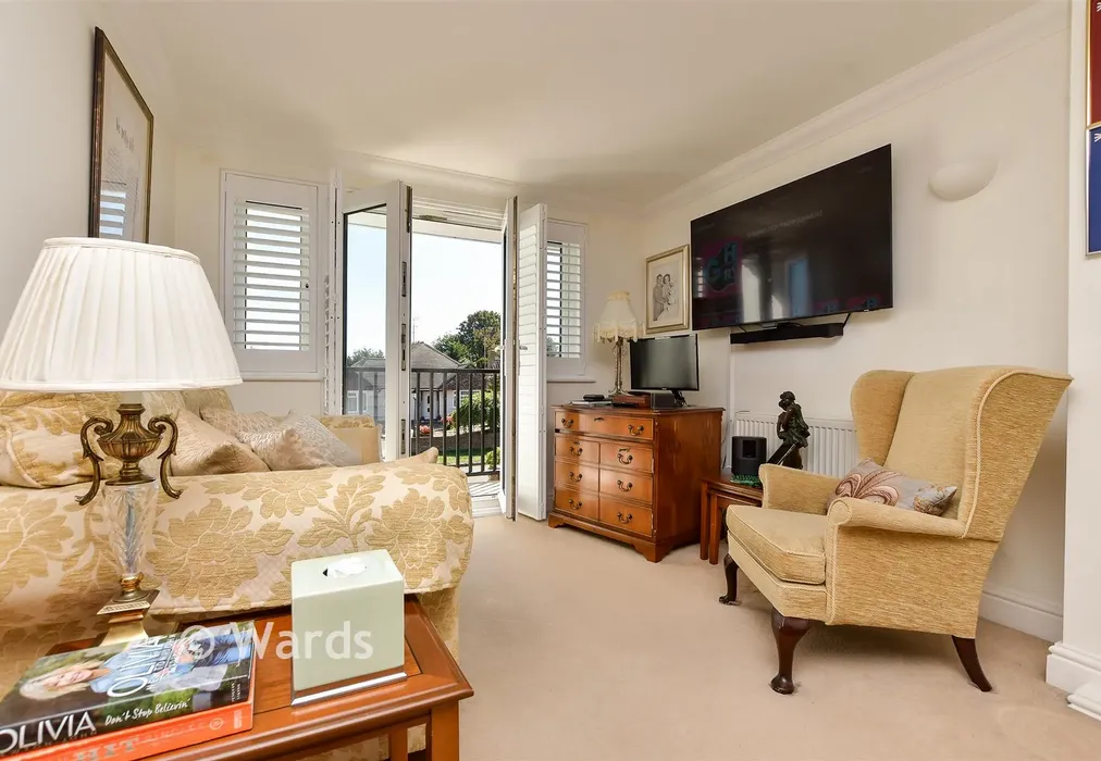 Lounge/Diner - Kingsgate Avenue, Broadstairs, Kent - Wards of Kent