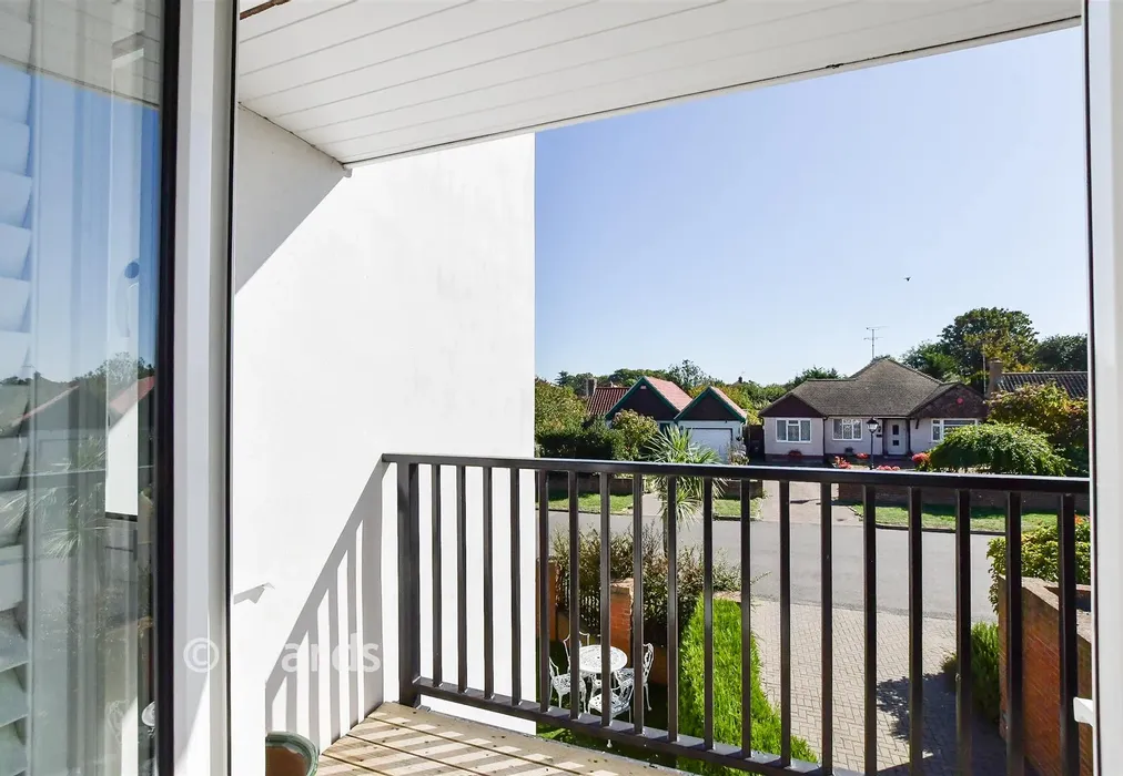 Balcony - Kingsgate Avenue, Broadstairs, Kent - Wards of Kent