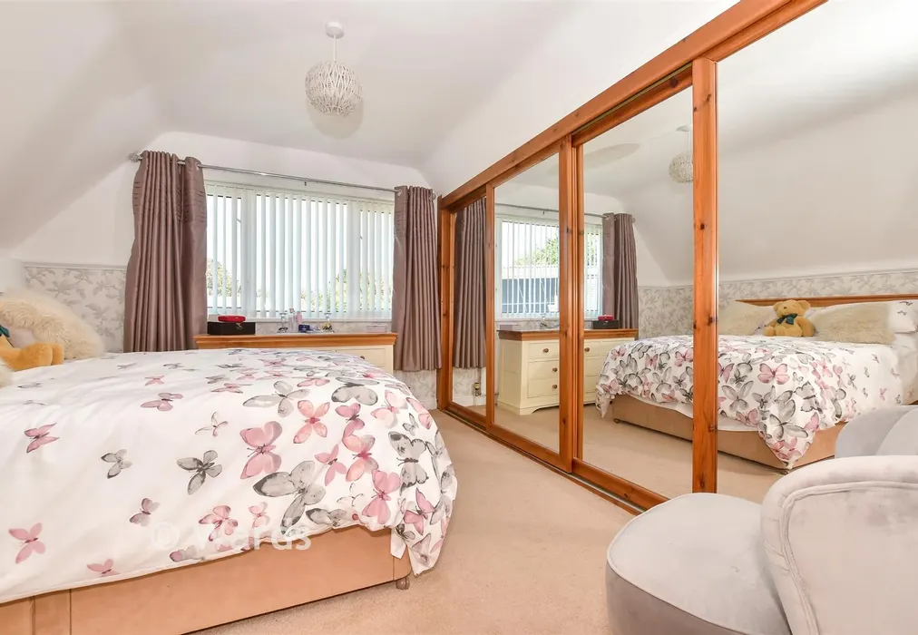 Bedroom 1 - Freshfield Lane, Saltwood, Hythe, Kent - Wards of Kent