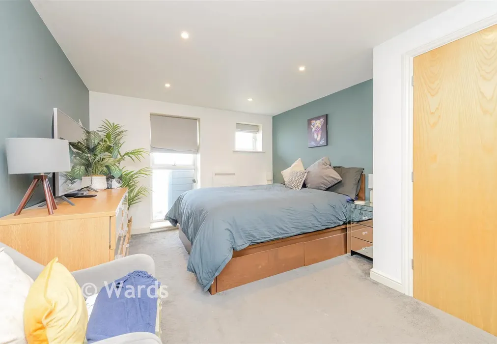 Bedroom 1 - Portland Place, Greenhithe, Kent - Wards of Kent