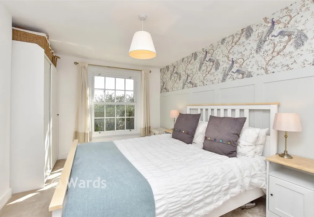 Bedroom 1 - Lynsted Lane, Lynsted, Sittingbourne, Kent - Wards of Kent