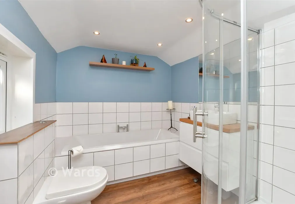 Bathroom - Lynsted Lane, Lynsted, Sittingbourne, Kent - Wards of Kent