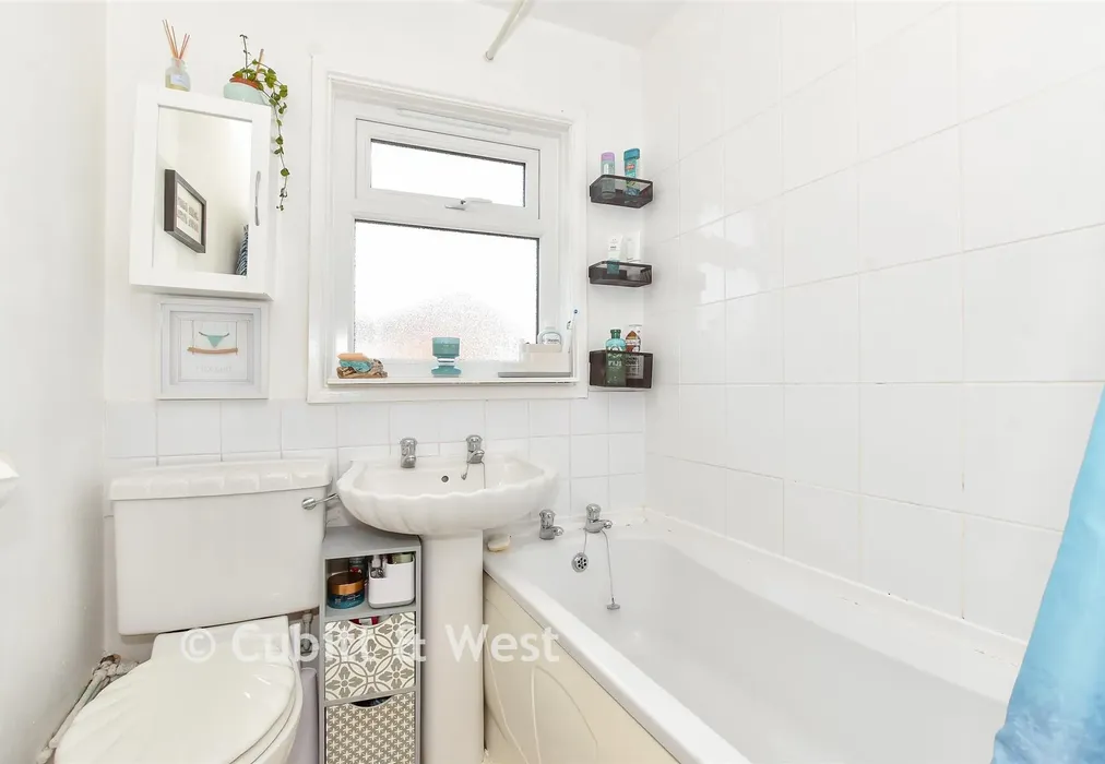 Bathroom - Boulton Road, Southsea, Hampshire - Wards of Kent