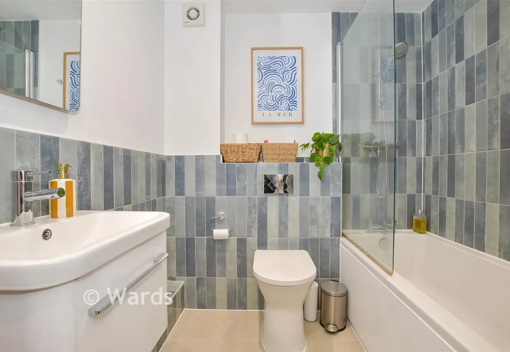 Bathroom - Mill Stream Place, Tonbridge, Kent - Wards of Kent