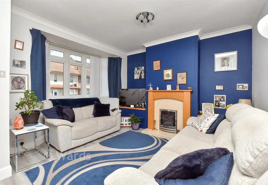 Lounge - Sunnymead Avenue, Gillingham, Kent - Wards of Kent