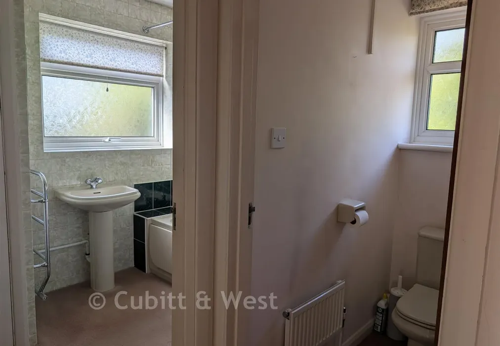 Family Bathroom/Separate Toilet - St. Mary's Close, Pulborough, West Sussex - Wards of Kent