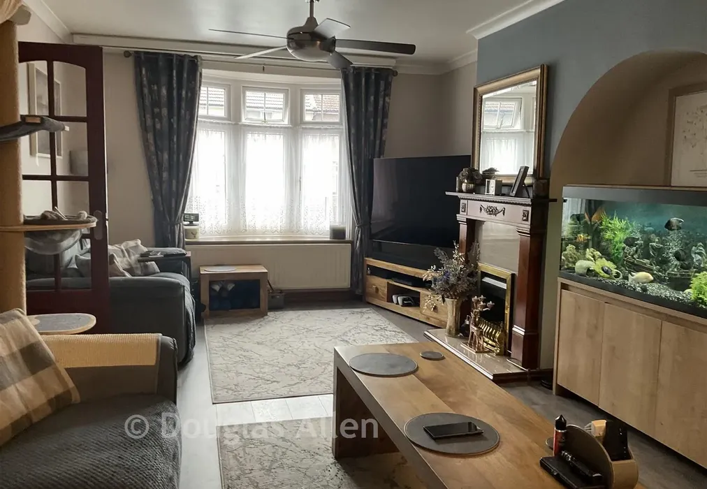 Lounge - Croppath Road, Dagenham, Essex - Wards of Kent