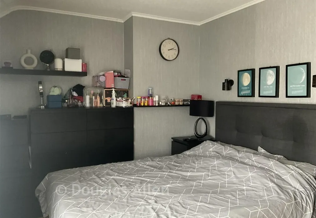 Bedroom - Croppath Road, Dagenham, Essex - Wards of Kent