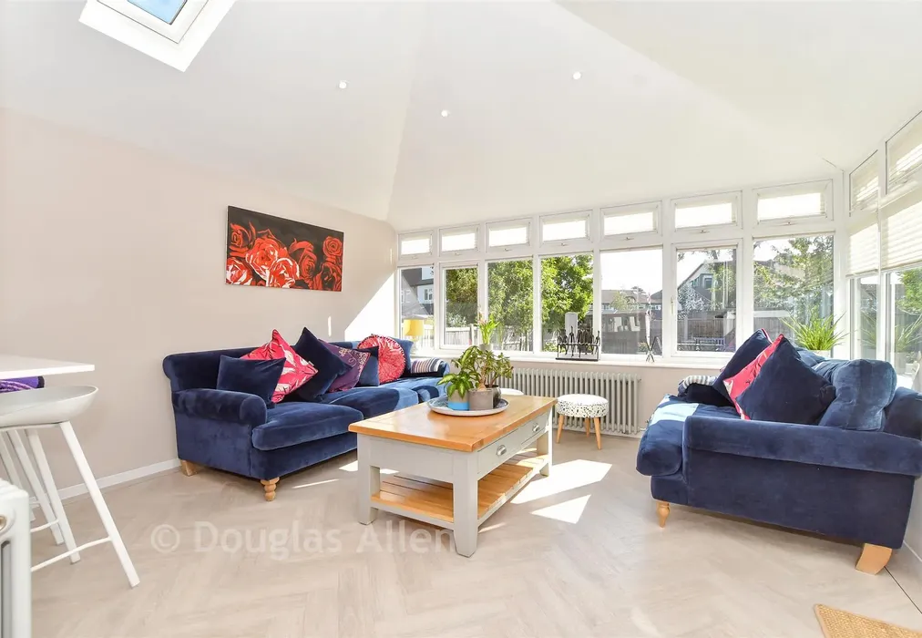 Sitting Area - Loughton Way, Buckhurst Hill, Essex - Wards of Kent