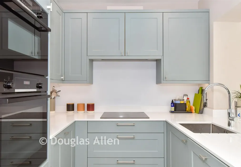Internal Lifestyle Photograph - Loughton Way, Buckhurst Hill, Essex - Wards of Kent