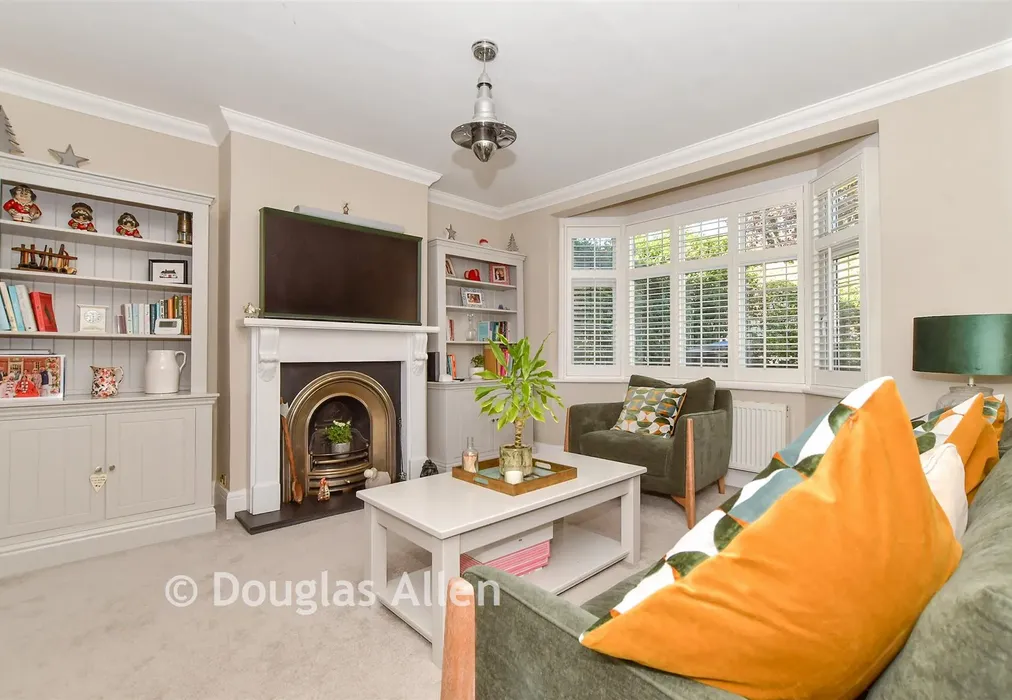 Lounge - Loughton Way, Buckhurst Hill, Essex - Wards of Kent
