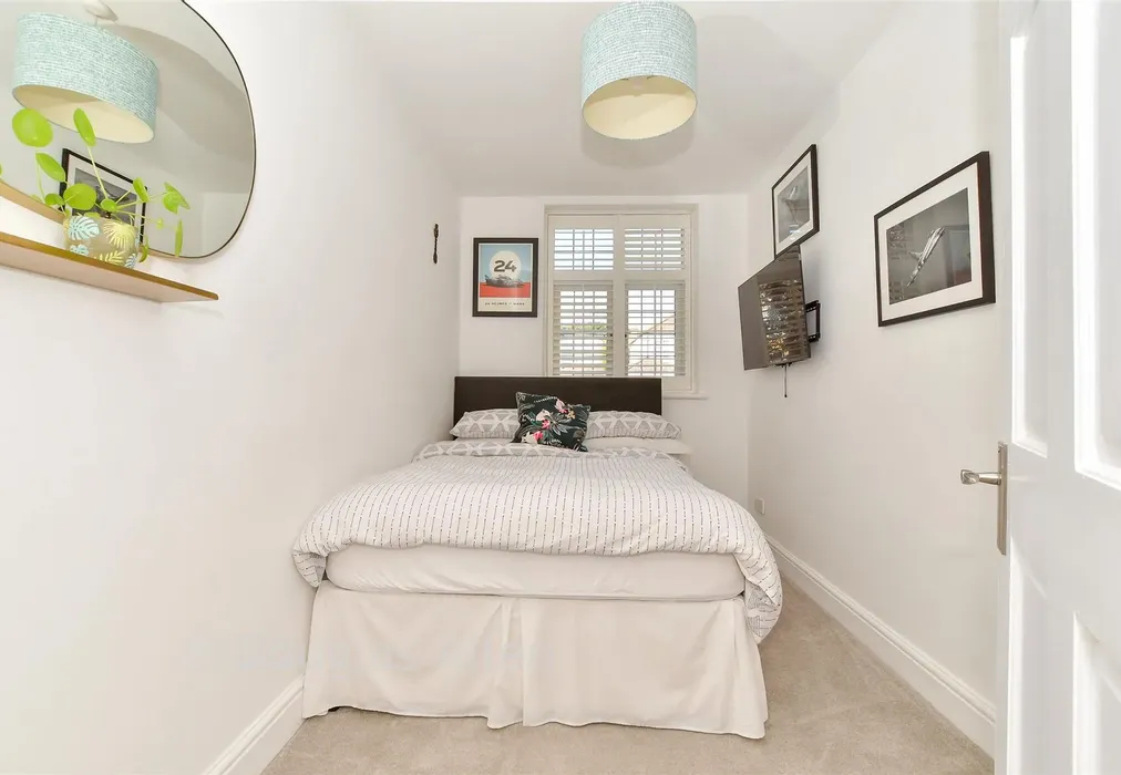 Bedroom 3 - Loughton Way, Buckhurst Hill, Essex - Wards of Kent