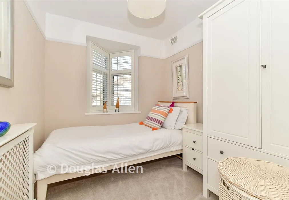 Bedroom 4 - Loughton Way, Buckhurst Hill, Essex - Wards of Kent