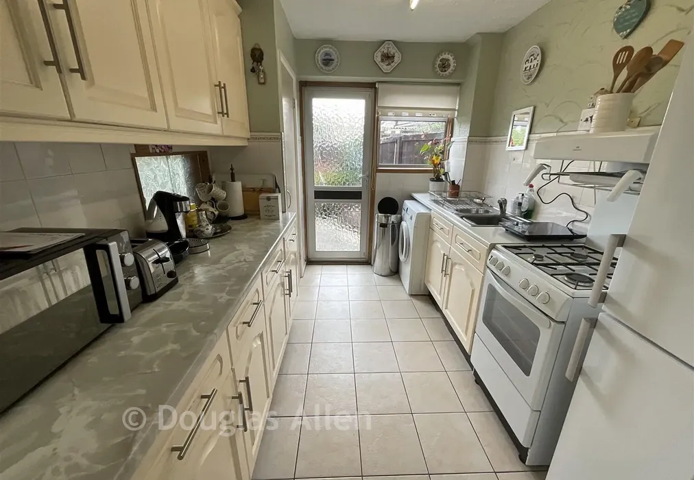 Kitchen - Ardleigh, Basildon, Essex - Wards of Kent
