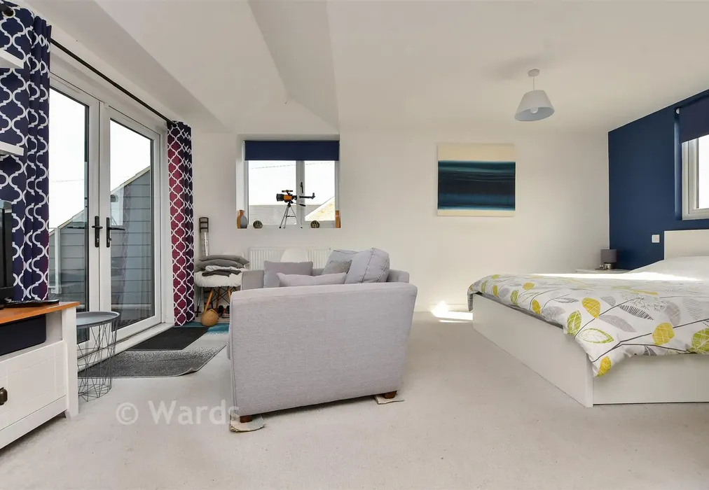 Bedroom 1 - Epple Bay Avenue, Birchington, Kent - Wards of Kent