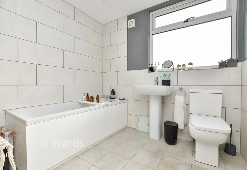 En-Suite Bathroom - Epple Bay Avenue, Birchington, Kent - Wards of Kent