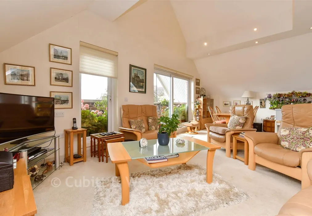 Lounge / Kitchen - Langley Park Road, Sutton, Surrey - Wards of Kent