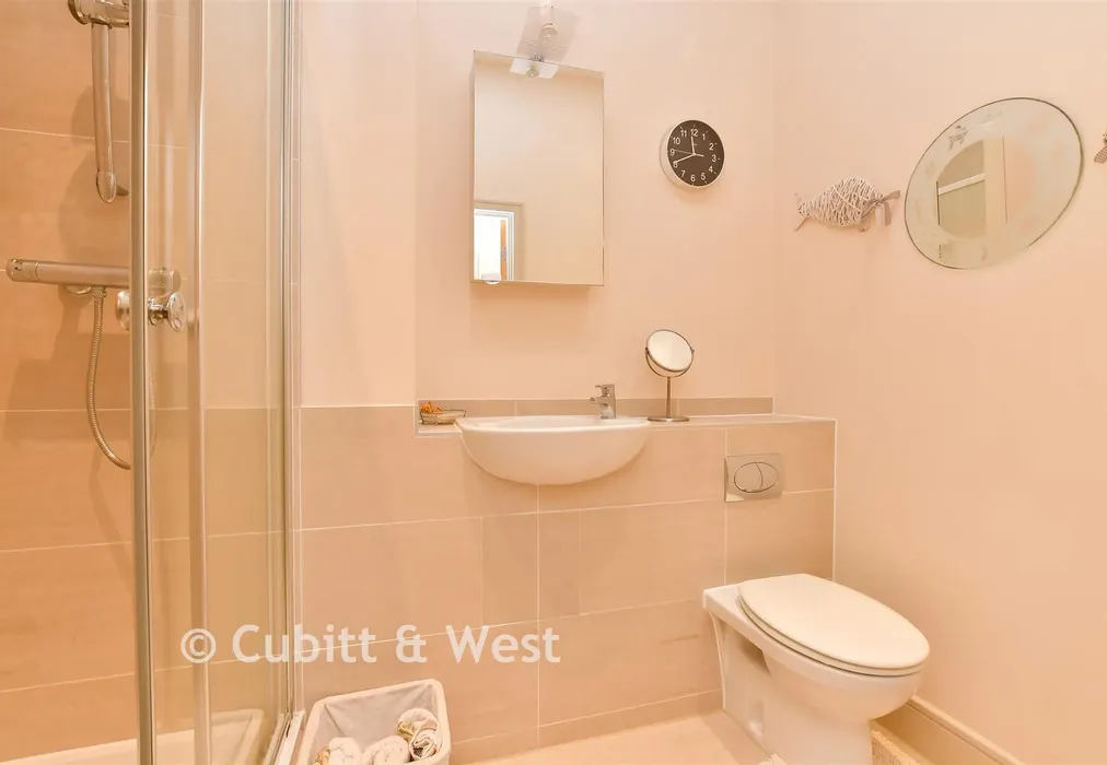 En-Suite Shower Room - Langley Park Road, Sutton, Surrey - Wards of Kent