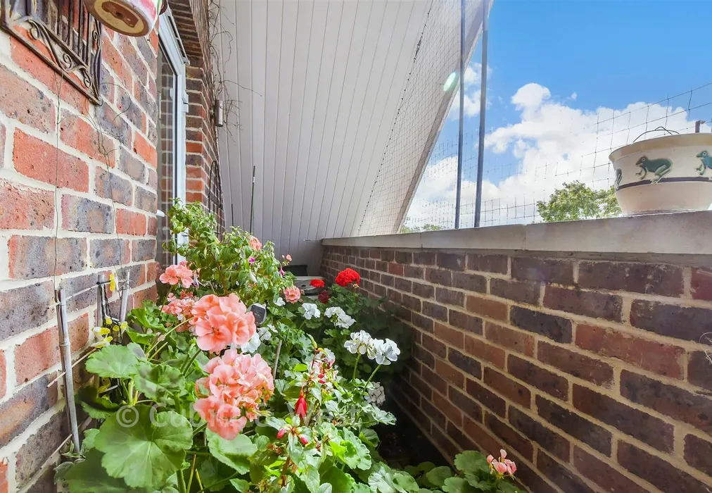 Balcony / Terrace - Langley Park Road, Sutton, Surrey - Wards of Kent