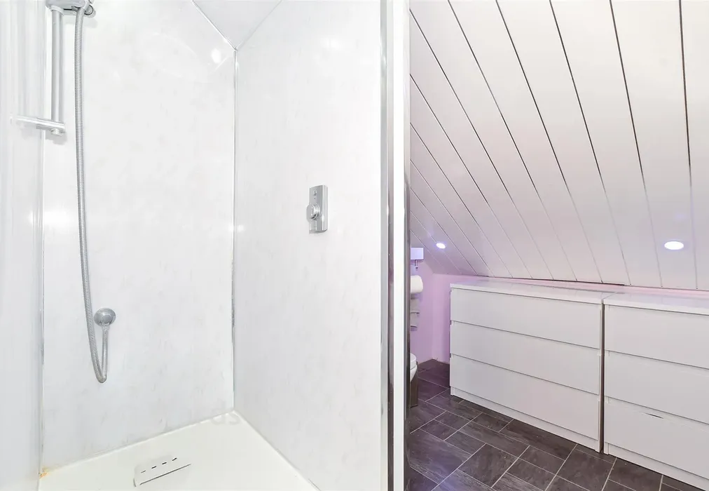 En-Suite Shower Room - Flaxman Drive, Maidstone, Allington, Kent - Wards of Kent