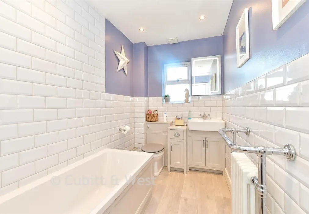 Bathroom - Walwyn Close, West Sussex, West Sussex - Wards of Kent